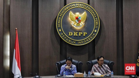 Sidang Etik Dugaan Kecurangan Verifikasi Parpol Diwarnai Protes KPU
