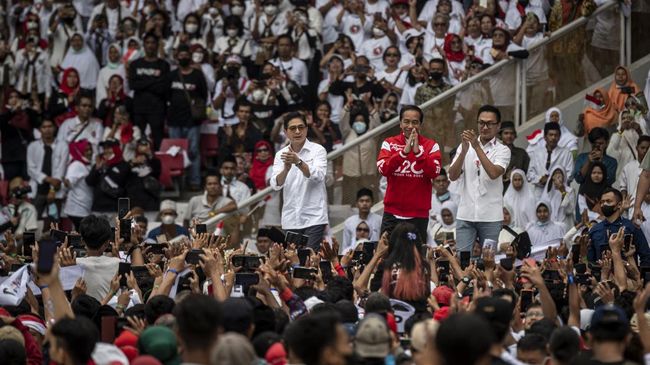 Total 31 Ton Sampah Berserakan di GBK Usai Acara Jokowi