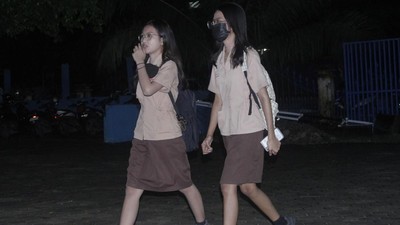 Cerita Murid Terobos Kegelapan Kupang NTT Demi Masuk Sekolah Pagi Buta