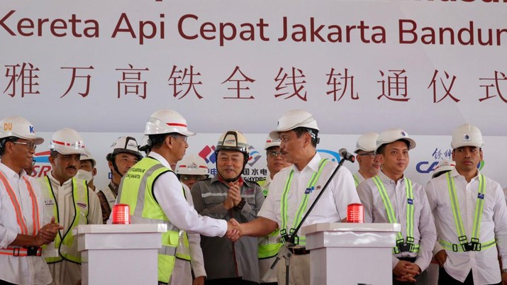  Luhut 'Turun Gunung', Pergi ke China Nego Bunga Kereta Cepat