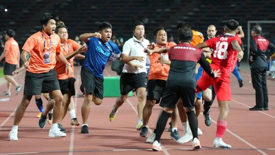 baku-pukul-pemain-indonesia-vs-thailand-banjir-kartu-merah