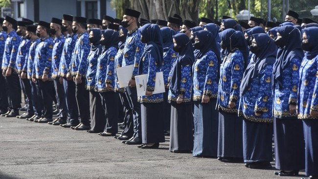 Sri Mulyani Cairkan Gaji ke-13 PNS Mulai Hari Ini