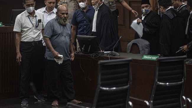 Keluhkan Sakit, Lukas Enembe: Seandainya Saya Mati, yang Bunuh KPK!