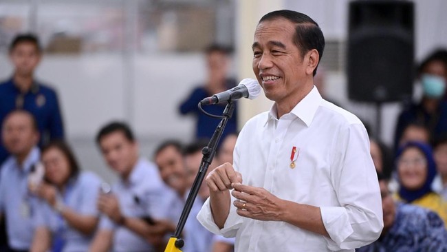 Jokowi Tertawa saat Dengar Bobby Nasution Disebut Gubernur