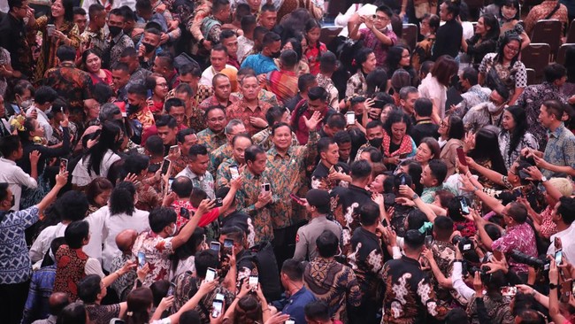 prabowo-hadiri-natal-nasional-bersama-jokowi-antusiasme-jemaat-tinggi