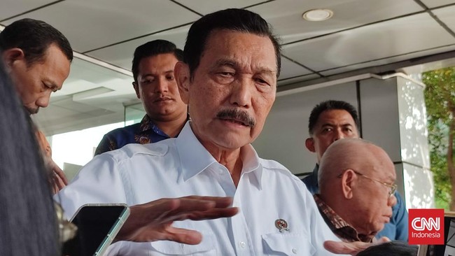 Luhut soal Usul Pajak Motor Bensin Naik: Jangan Bilang Saya Jahat