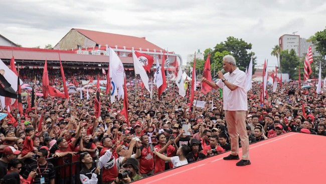 Ganjar Soal Petisi Kampus ke Jokowi: Rakyat Selamatkan Demokrasi