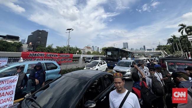 Lalu Lintas Depan Gedung DPR Macet Buntut Demo Pemilu Curang