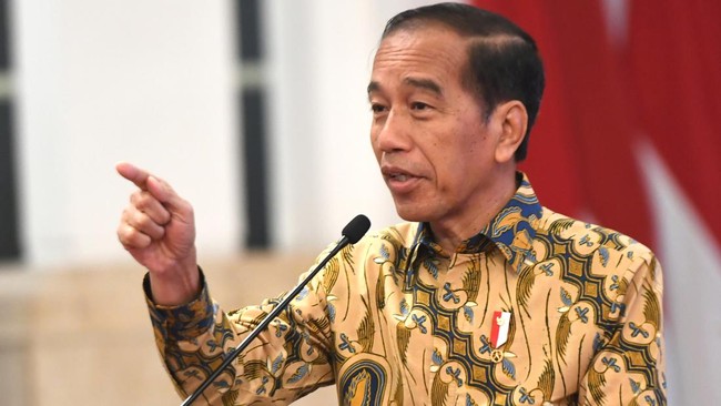  Jokowi Batalkan Kenaikan UKT Tahun Ini: Mungkin Mulai Naik Tahun Depan