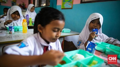 Media Asing Soroti Polemik Susu Ikan di Program Makan Siang Prabowo
