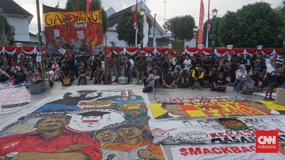 Demo Jogja Memanggil di Gedung Agung Saat Jokowi Kunker di DIY