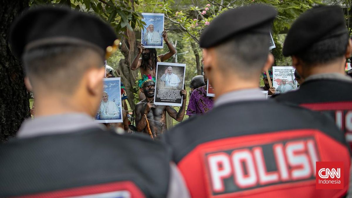 Massa Gelar Aksi HAM Papua di Kedubes Vatikan Usai Paus Fransiskus Temui Jokowi