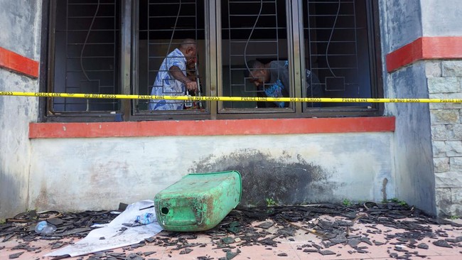 Kota Sorong Rusuh Akibat Masyarakat Tolak Pemindahan Tapol ke Makassar