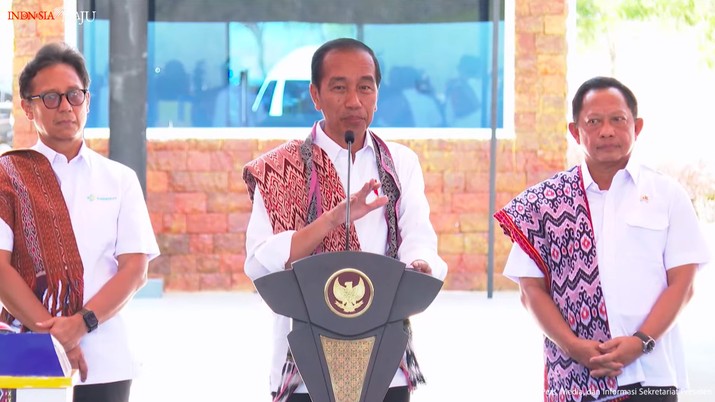 Blusukan ke Alor, Jokowi Akui Harga Sembako Lebih Mahal dari Jawa