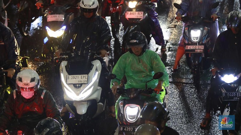 Penampakan Macet Gila Jakarta saat Hujan Deras di Jam Pulang Kerja

