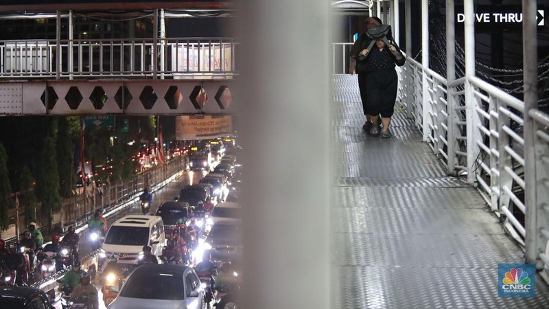 Penampakan Macet Gila Jakarta saat Hujan Deras di Jam Pulang Kerja

