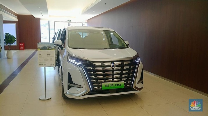 BYD Luncurkan Denza D9 Calon 'Pembunuh' Alphard, Harganya Murah Meriah