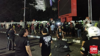 Aksi Indonesia Gelap di Makassar, Warga Bentrok dengan Mahasiswa