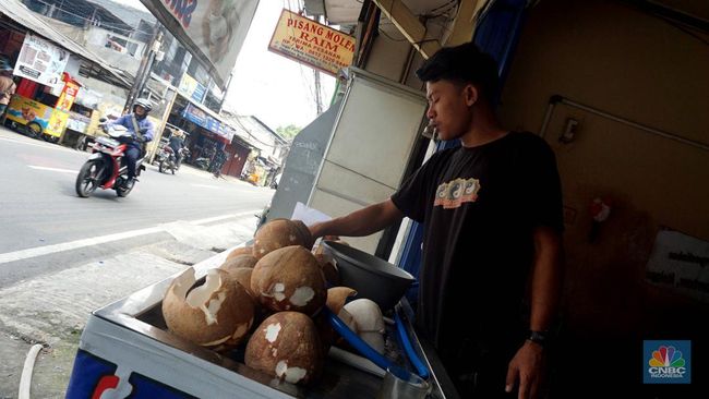 Harga Kelapa Meledak dan Langka, Pedagang Tiba-Tiba Sebut China