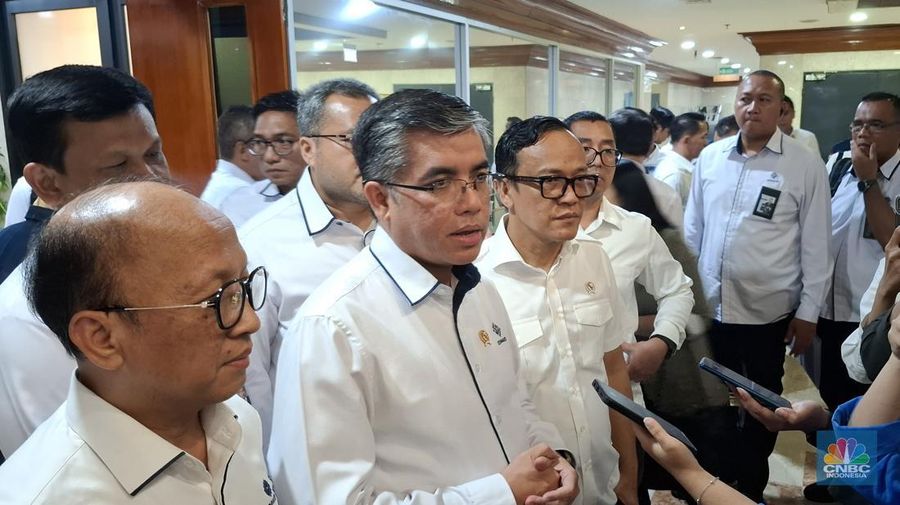 Prabowo Dapat Laporan Bos BPS Pengangguran RI Turun, Ini Kata Menaker