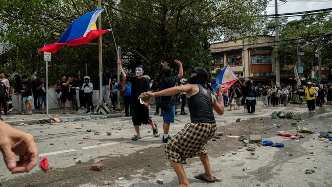 Demo Anti Korupsi di Manila Rusuh, Bendera One Piece Berkibar