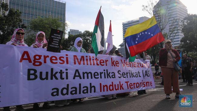 Aksi Demo di Depan Kedubes AS Protes Penangkapan Maduro

