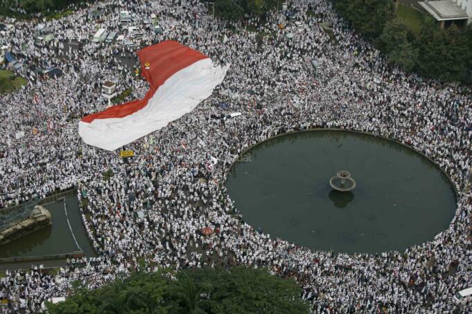 Ribuan Ormas Reuni Akbar 411 di Kawasan Istana Siang Ini...