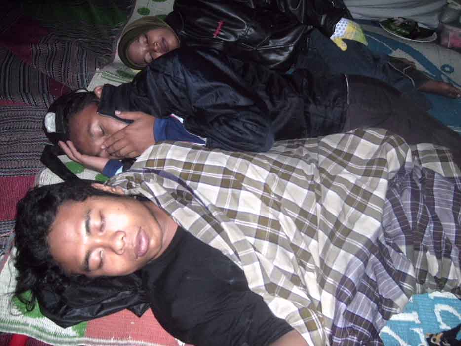 bacotanjuki-5-manfaat-sarung-selain-untuk-sholat