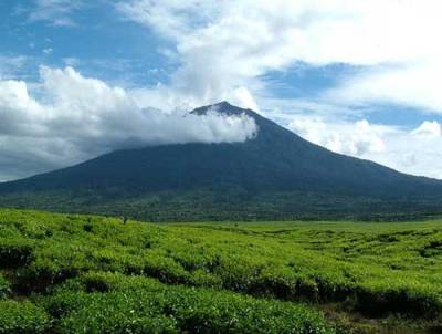 10 Puncak Gunung Tercantik di Indonesia