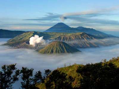 10 Puncak Gunung Tercantik di Indonesia