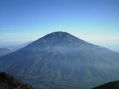 10 Puncak Gunung Tercantik di Indonesia