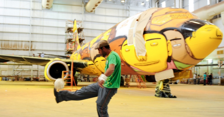 &#91;COOL&#93; Mengintip Desain Pesawat Tim Brazil World Cup 2014