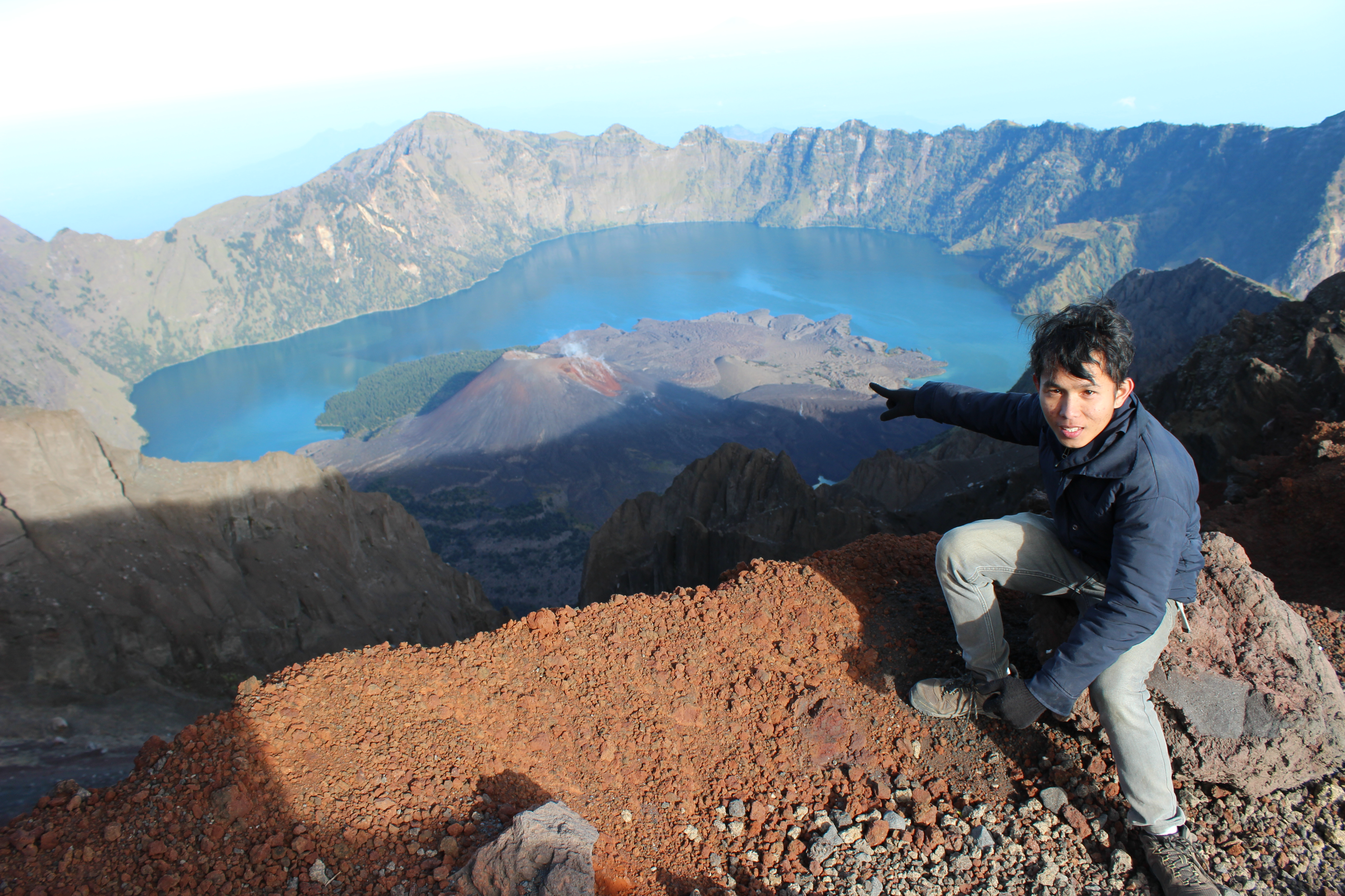 Menjelajah 7 Gunung Terindah di Indonesia Tercinta