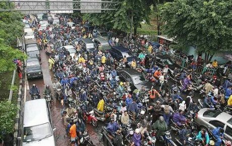Kontroversi wacana pelarangan motor masuk jalan protokol oleh ahok