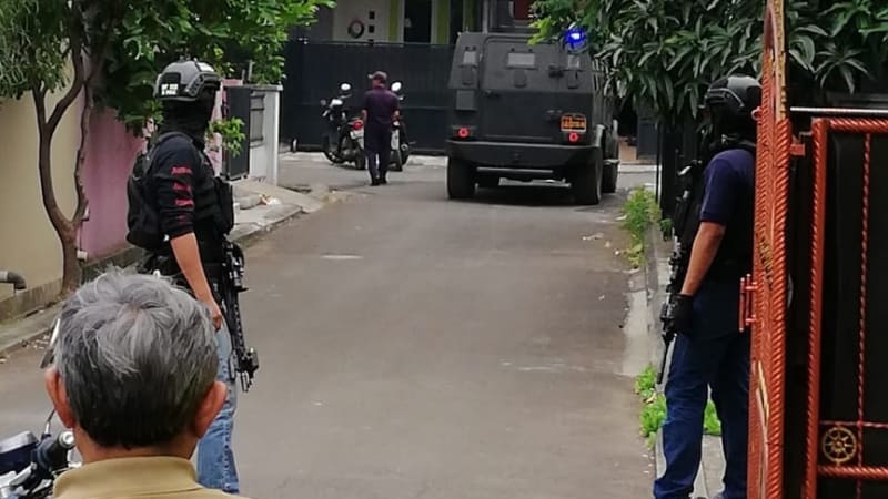 Densus Tangkap 3 Terduga Teroris di Kunciran, Tangerang