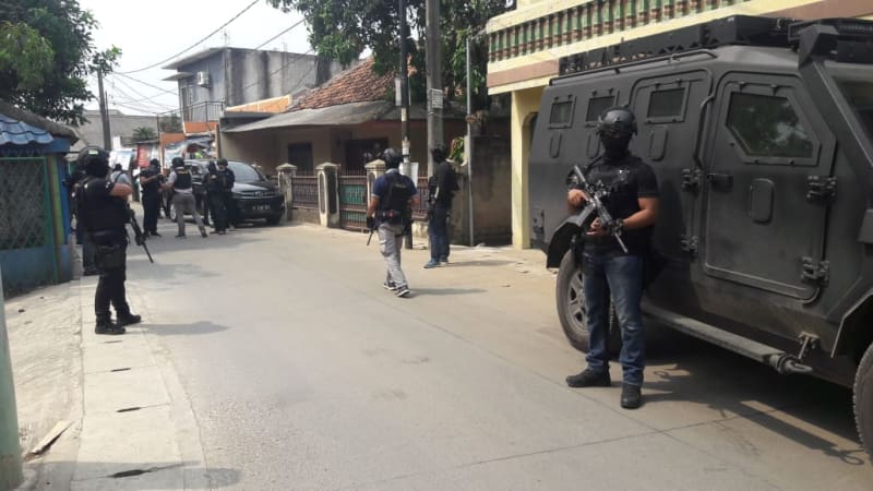 Densus Tangkap 3 Terduga Teroris di Kunciran, Tangerang
