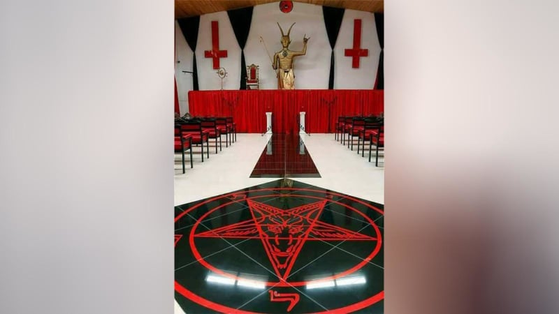 Dilarang Memimpin Doa, Gereja Setan Menggugat
