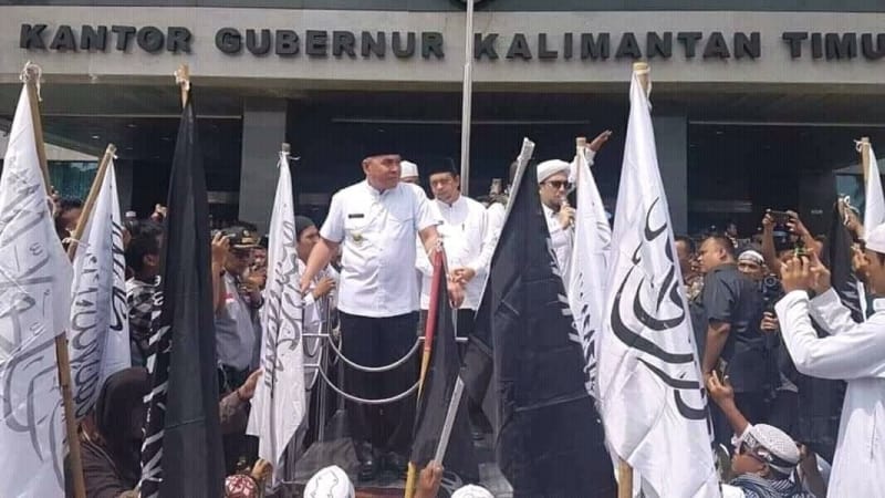 Pengibaran Bendera HTI Terjadi di Kaltim, Dihadiri Gubernur dan Wagub