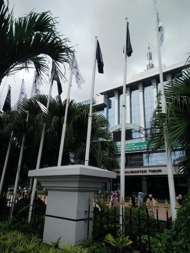 Pengibaran Bendera HTI Terjadi di Kaltim, Dihadiri Gubernur dan Wagub