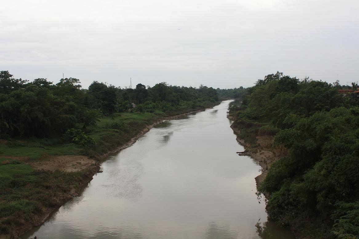 Pemandangan Sungai Citarum yang Menyedihkan