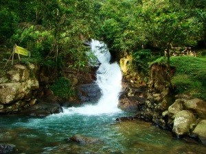 Yang suka Travelling masuk, Air Terjun Indonesia yang Jarang Dikunjungi Orang