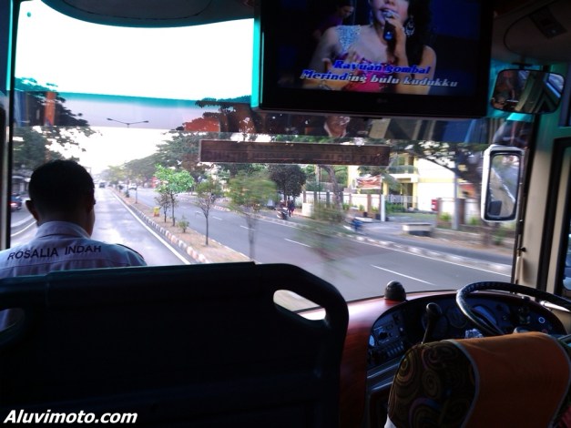 Asyiknya Mudik dengan Bus