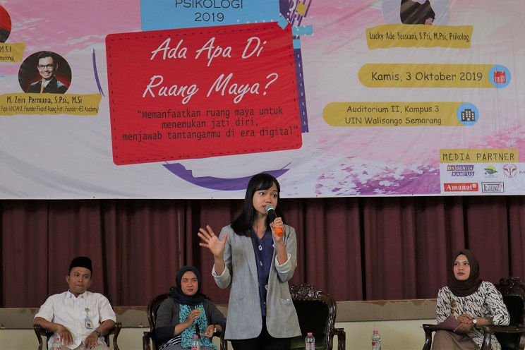 Sosok Muda, Konsisten, dan Inspiratif Di Dunia Digital. Ialah Fathia Izzati