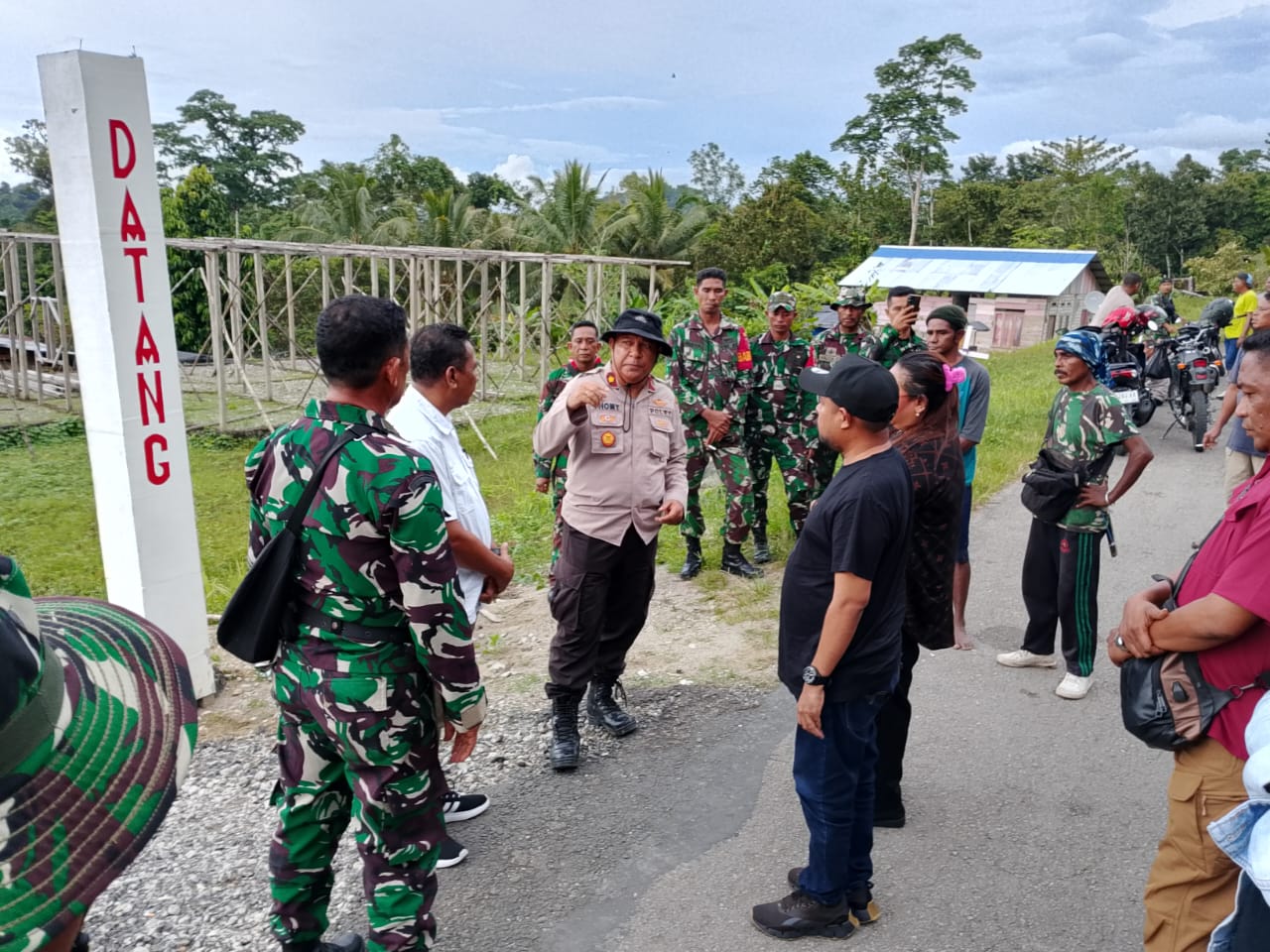 Polisi Tewas Saat Lerai Bentrok di Maluku Tengah, 4 Warga Alami Luka Tembak