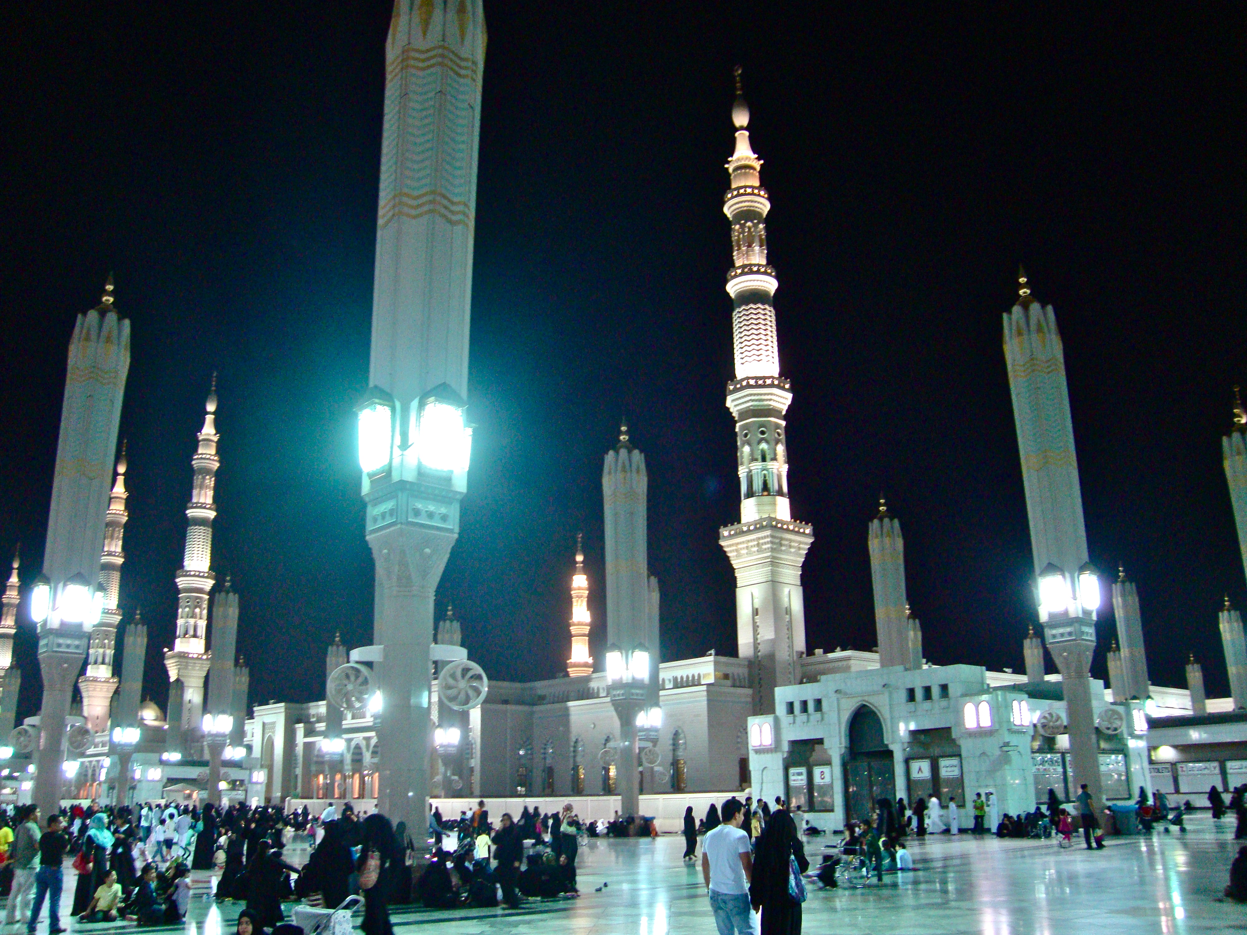 MADINAH AL MUNAWWARAH ( Kota dengan banyak gelar )