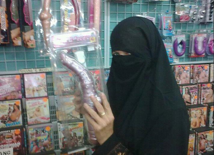 horor-dokter-keluarkan-seks-toy-3-4-meter-dari-anus-pria-inggris