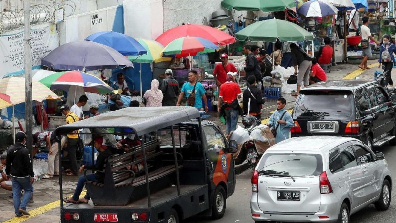 Menanti Ketegasan Pemprov DKI Tertibkan PKL yang Kuasai Trotoar