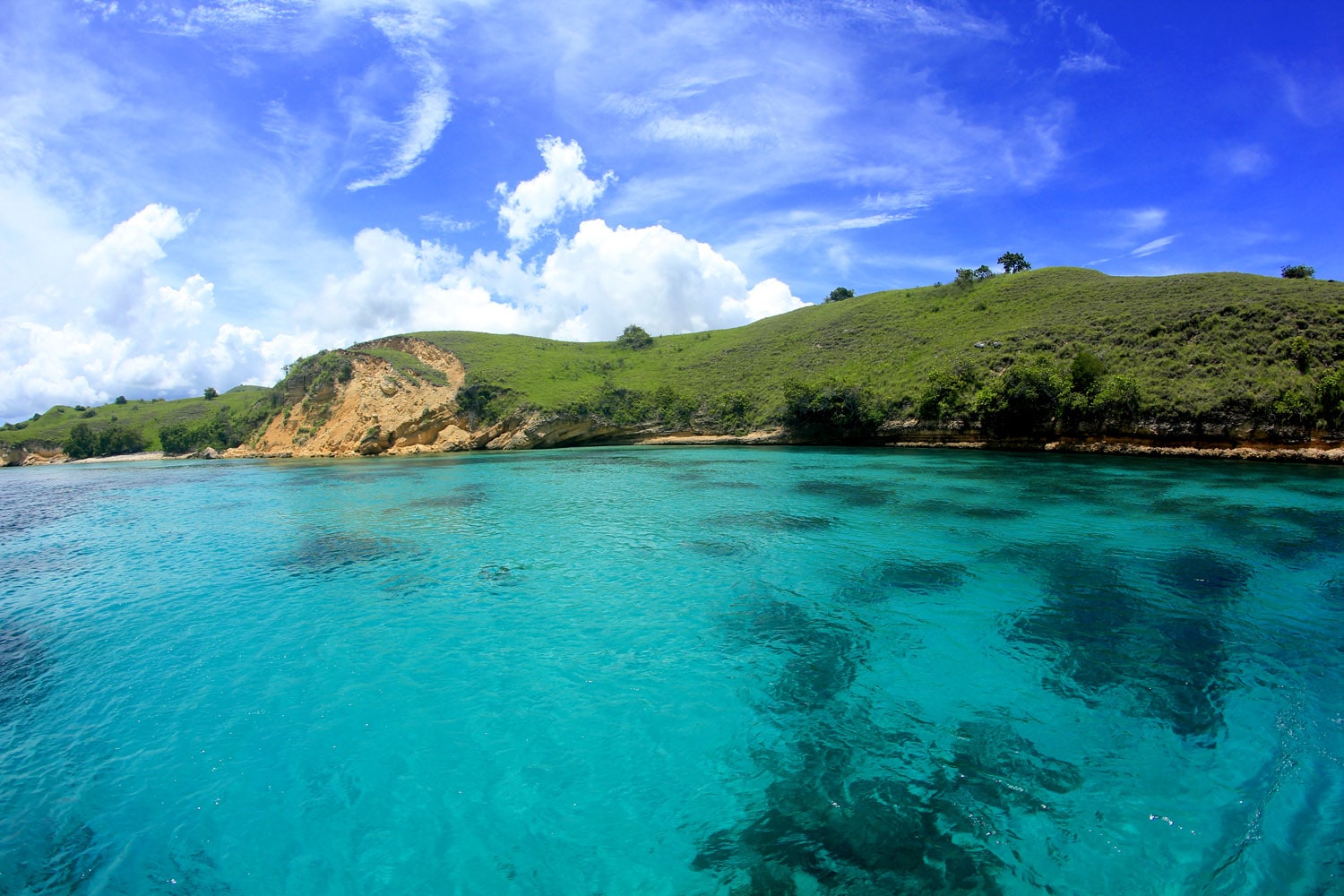 Sebelum traveling keluar negeri, coba dulu deh ketempat tempat lokal ini.