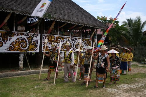 Mengenal Beberapa Penduduk Indonesia yg Antimainstream !!