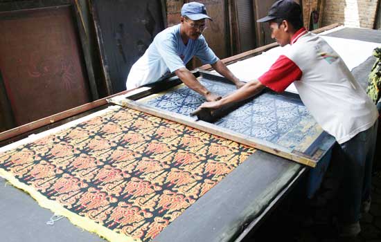 CARA MEMBEDAKAN BATIK ASLI DENGAN BATIK SABLON/CETAK